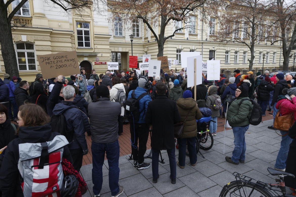 Protest osób z niepełnosprawnościami pod Kancelarią Premiera