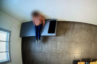 W Gostyniu kobieta zaatakowala ratowników medycznych. Bo długo czekała na ich przyjazd