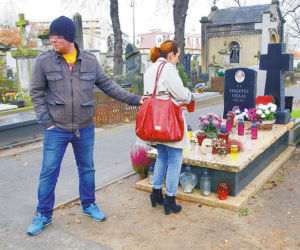 Kieszonkowcy grasują na cmentarzach