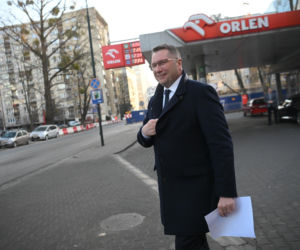 Konferencja Przemysława Czarnka na stacji paliw koncernu Orlen w Warszawie