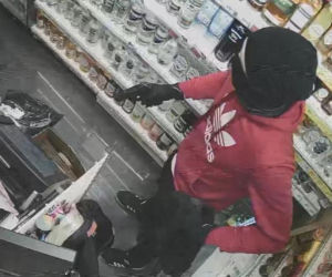 Rozbój w sklepie na terenie Torunia. Rozpoznajesz sprawcę?