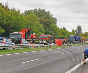 Cysterna zmiażdzyła osobówkę