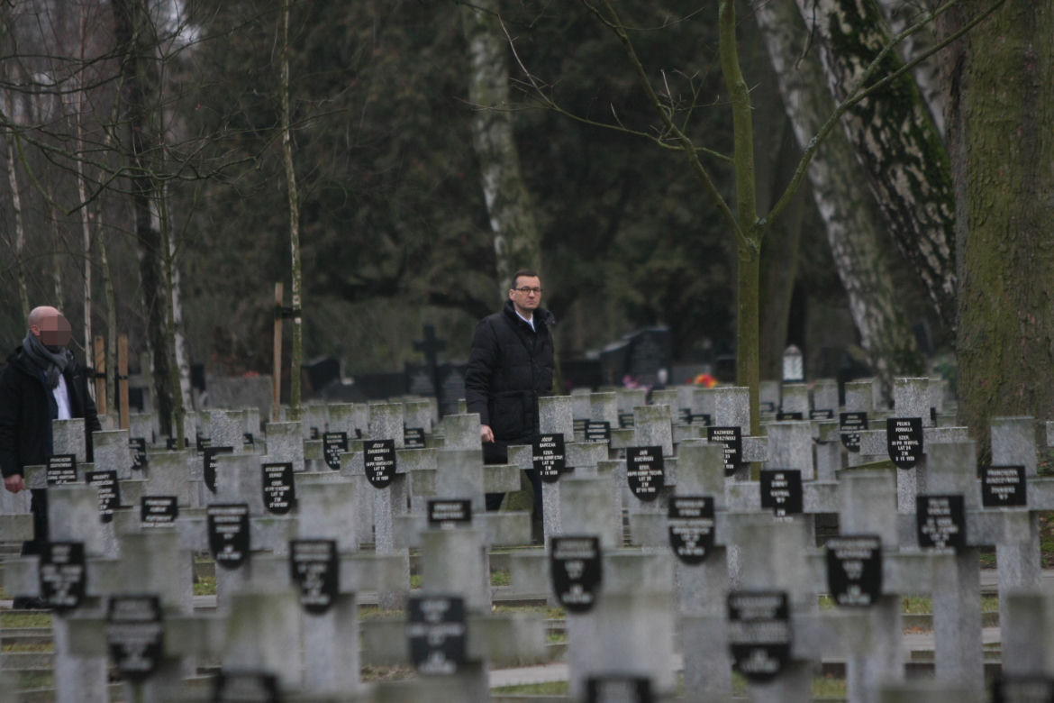 Premier modlił się przy grobie ojca