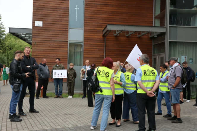 Protest przeciw budowie meczetu na krakowskim osiedlu