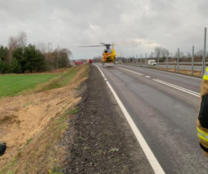 Tir zmasakrował peugeota pod Glinojeckiem! Uwięzionego 61-latka zabrał śmigłowiec [ZDJĘCIA]