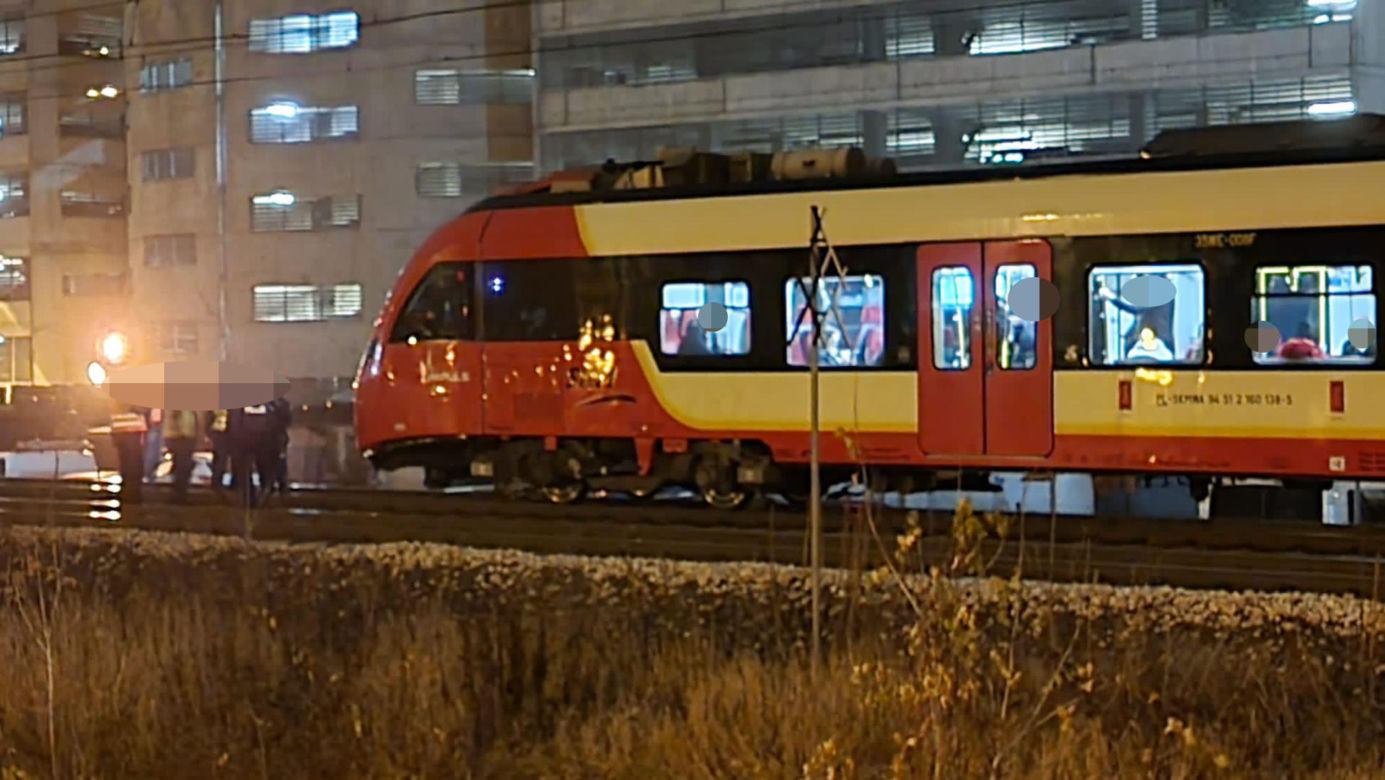 Dramat na Woli. Kobieta wpadła pod pociąg SKM