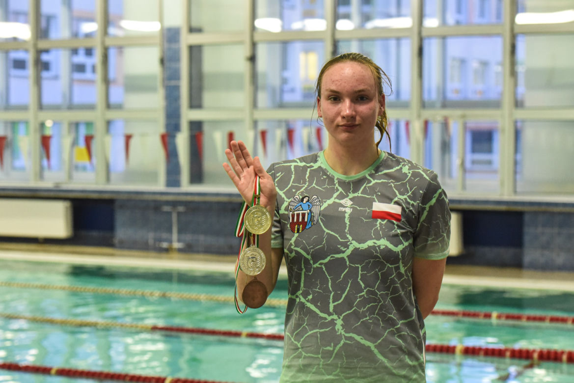 Jola z Torunia to 15-letnia pływaczka. Bije niesamowite rekordy