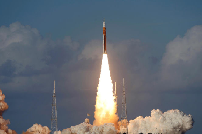 Chwile grozy kosmonautów lecących w stronę Księżyca! Dostali niepokojącą wiadomość