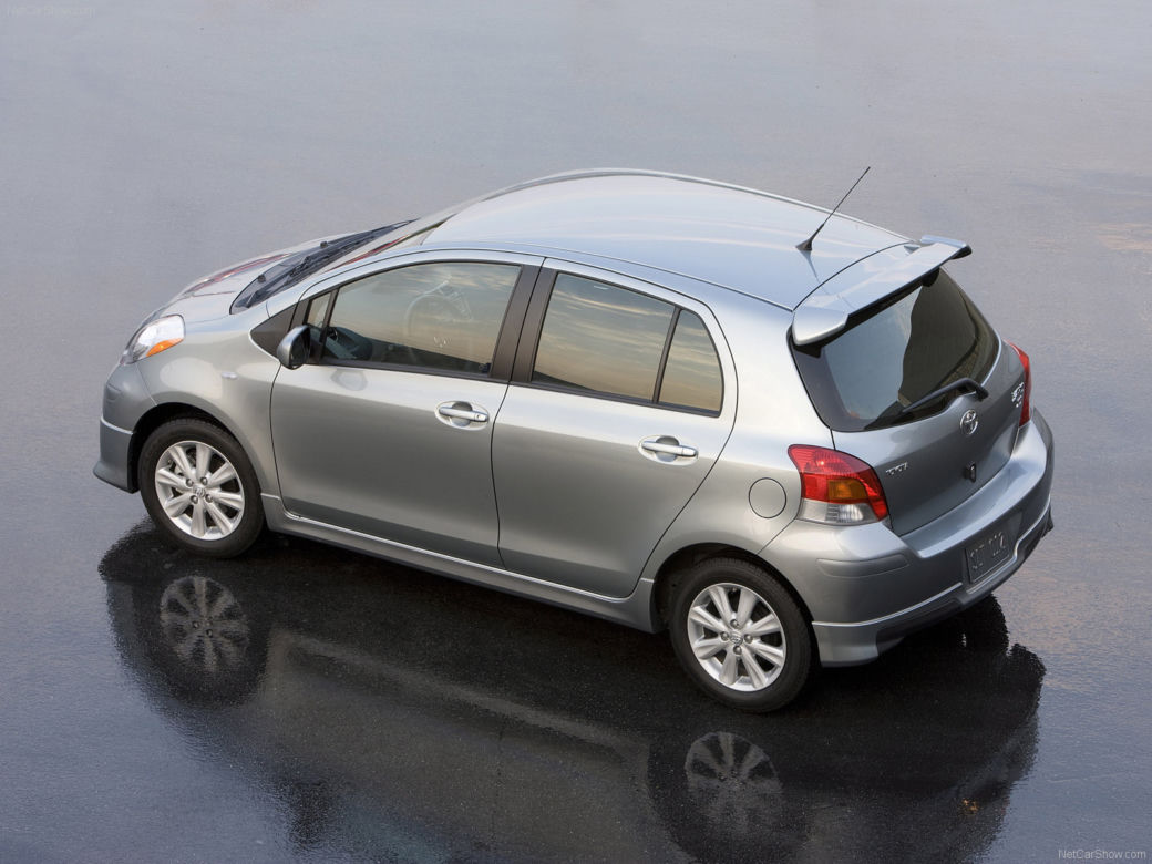 Toyota Yaris Luna hatchback, model 2011