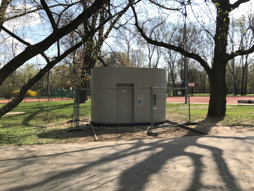 Automatyczna toaleta publiczna w Warszawie