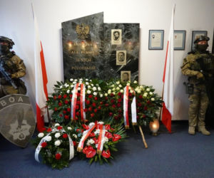 Policjanci opłakują śmierć antyterrorysty. Zginął w wybuchu na stacji paliw na Pradze