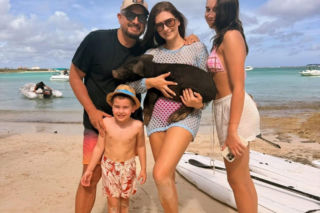 Agustin Egurrola ma żonę Dianę