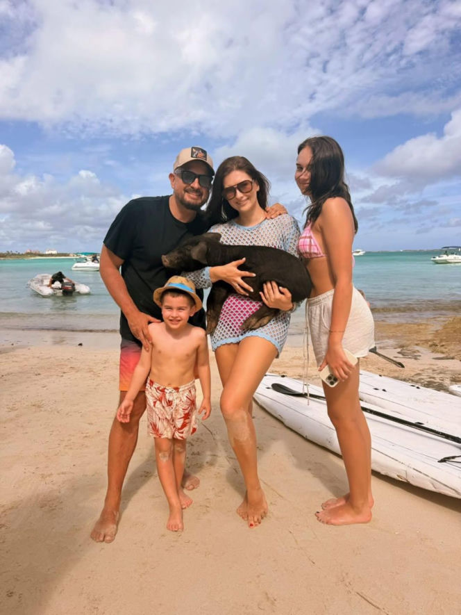 Agustin Egurrola ma żonę Dianę