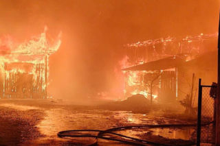 Pożar w Kościerzynie. Policjanci wynieśli z płonącego domu 94-latkę