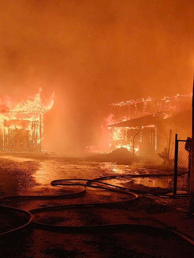 Pożar w Kościerzynie. Policjanci wynieśli z płonącego domu 94-latkę