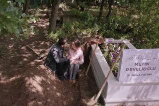 Panna młoda, odcinek 58: Zdesperowana Beyza wykopie dla Cihana grób! Nusret zgodzi się go zabić! - ZDJĘCIA