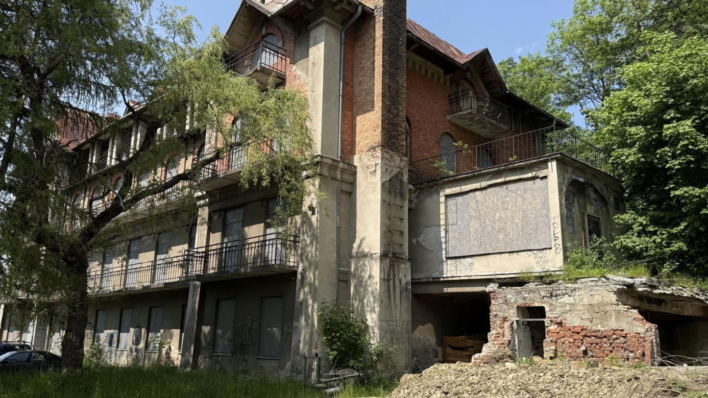 Opuszczony i nawiedzony dom w Zakopanem zostanie zamieniony w hotel. Niektórzy nazywają go polskim Silent Hill
