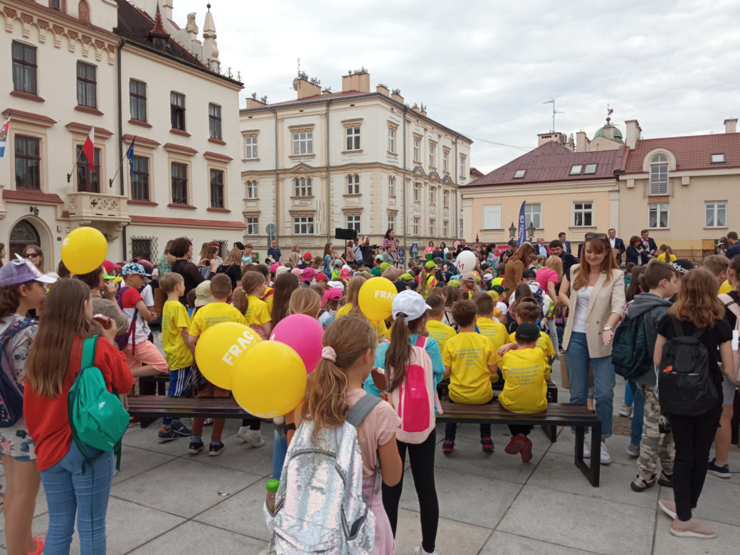 Dzień Dziecka na rzeszowskim Rynku z wielką pompą. Rycerze, zewnętrzny fortepian i pełno balonów!