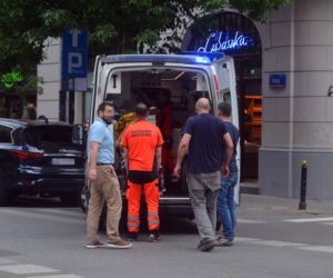 Robotnik runął na twarz z rusztowania