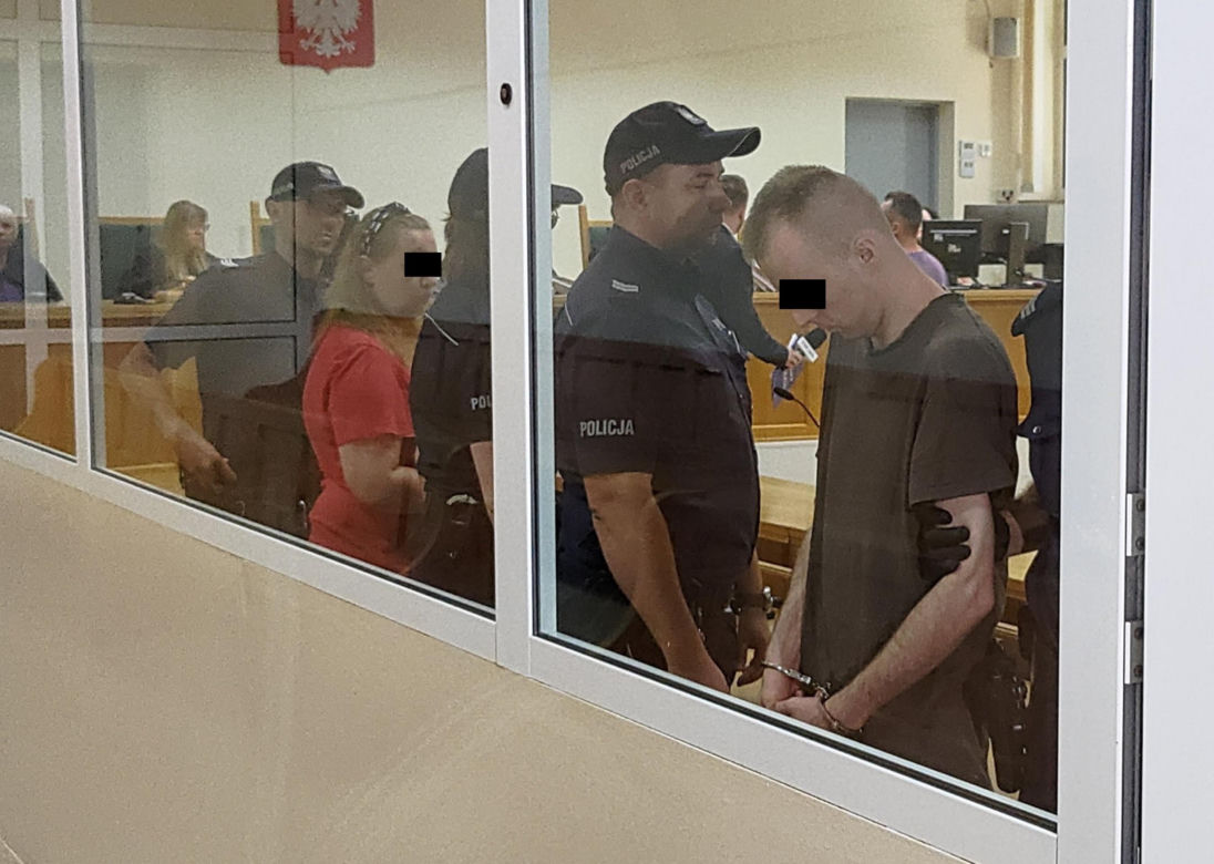 Kamilek z Częstochowy dwa lata temu został zabity w okrutny sposób przez matkę i ojczyma. Oprawcy stanęli dziś przed sądem