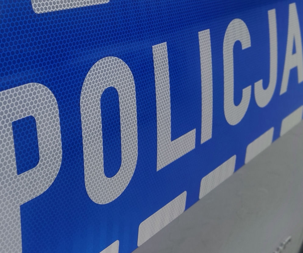 Węgorzewo. Pijany kierowca jechał autem BEZ OPON. Policyjny radiowóz minął jak gdyby nigdy nic