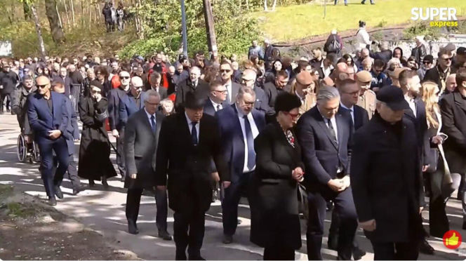 Wzruszona Doda w kondukcie żałobnym na pogrzebie Łukasza Litewki. Piosenkarka żegna zaprzyjaźnionego posła