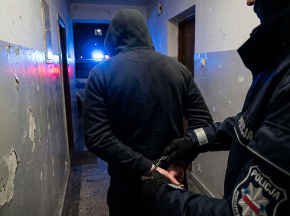 Chciał spalić żonę żywcem?! Wziął kanister i podłożył ogień. Dwie osoby w szpitalu