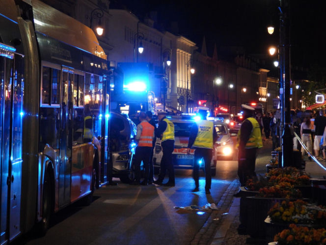 Autobus potrącił kobietę na Nowym Świecie