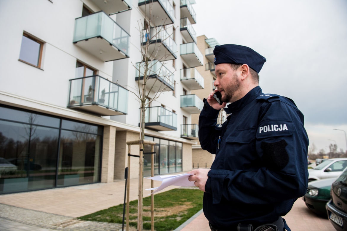 Koronawirus w Trójmieście. Tak policjanci sprawdzają czy przestrzegasz kwarantanny