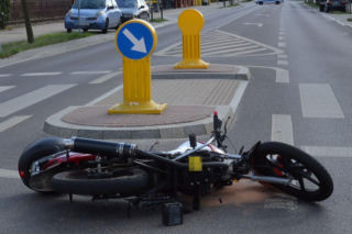 Kieowca auta zderzył się z motorowerzystą. 15-latek trafił do szpitala