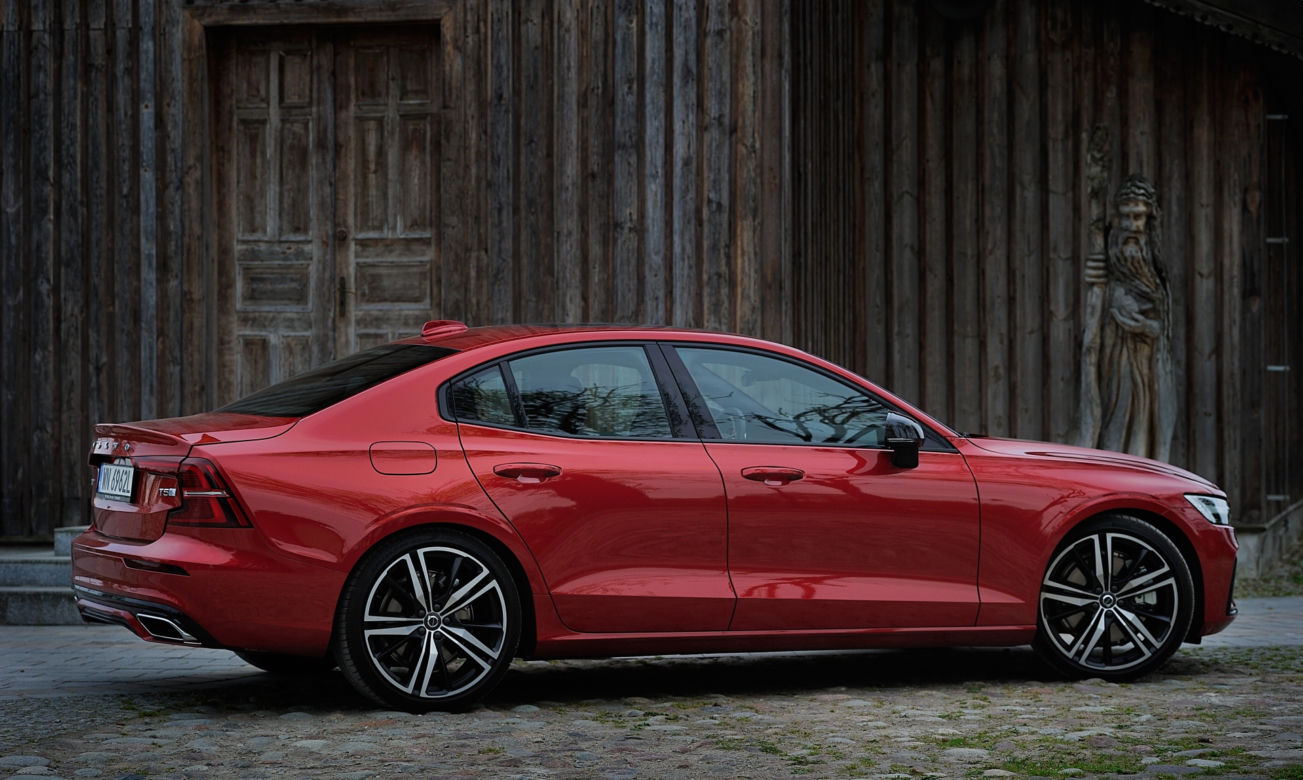 Volvo S60 T5 R Design First Edition