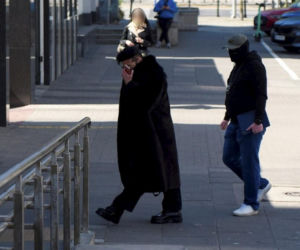 Krzysztof Rutkowski w futrze w sądzie