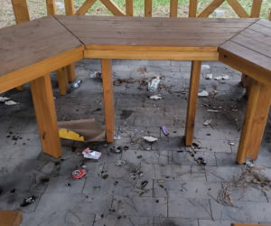 Smutny widok w Wilkowicach. Tak potraktowano nową wiatę