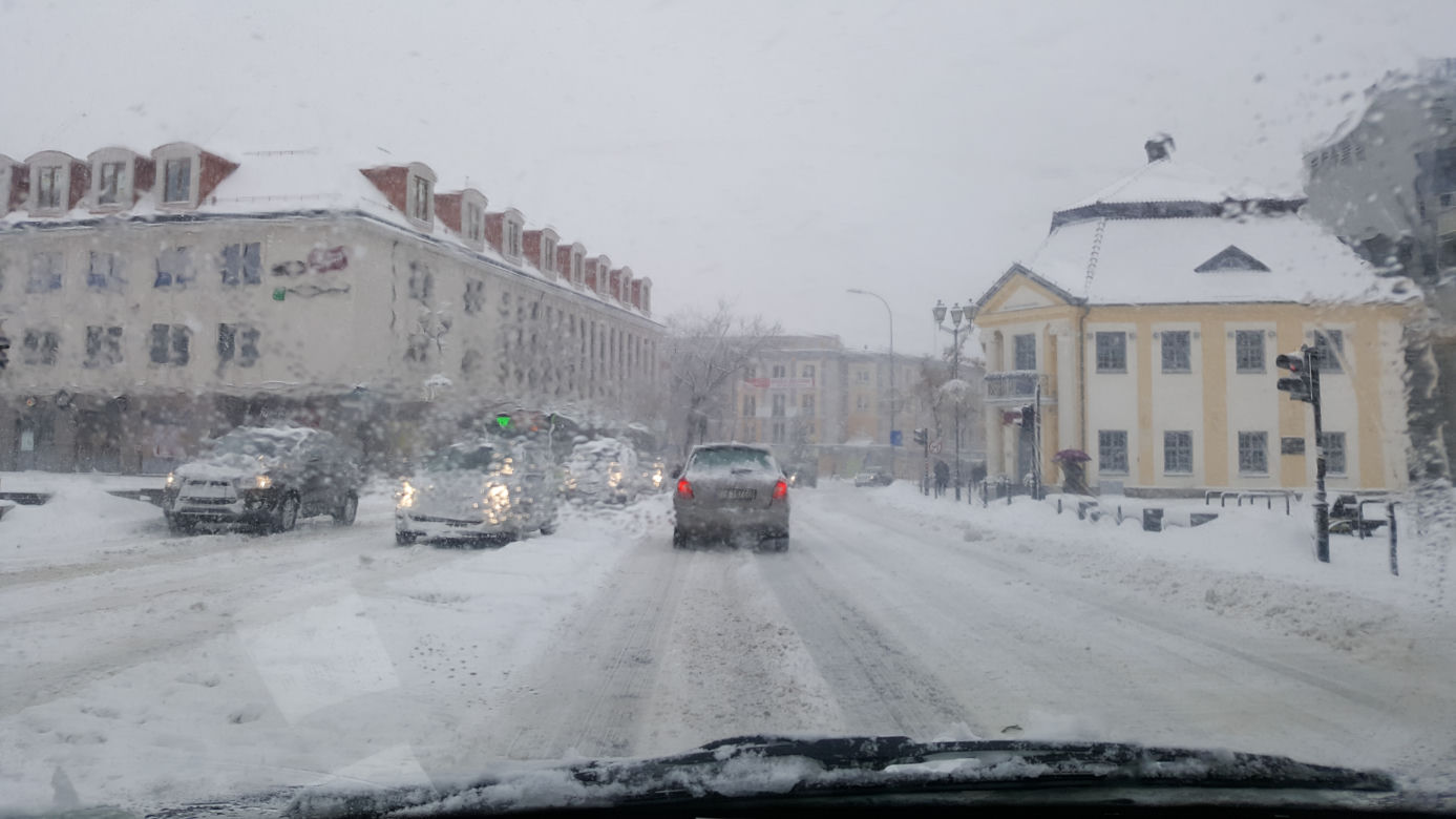 Totalny paraliż miasta. Białystok zasypany śniegiem 15.01.2019