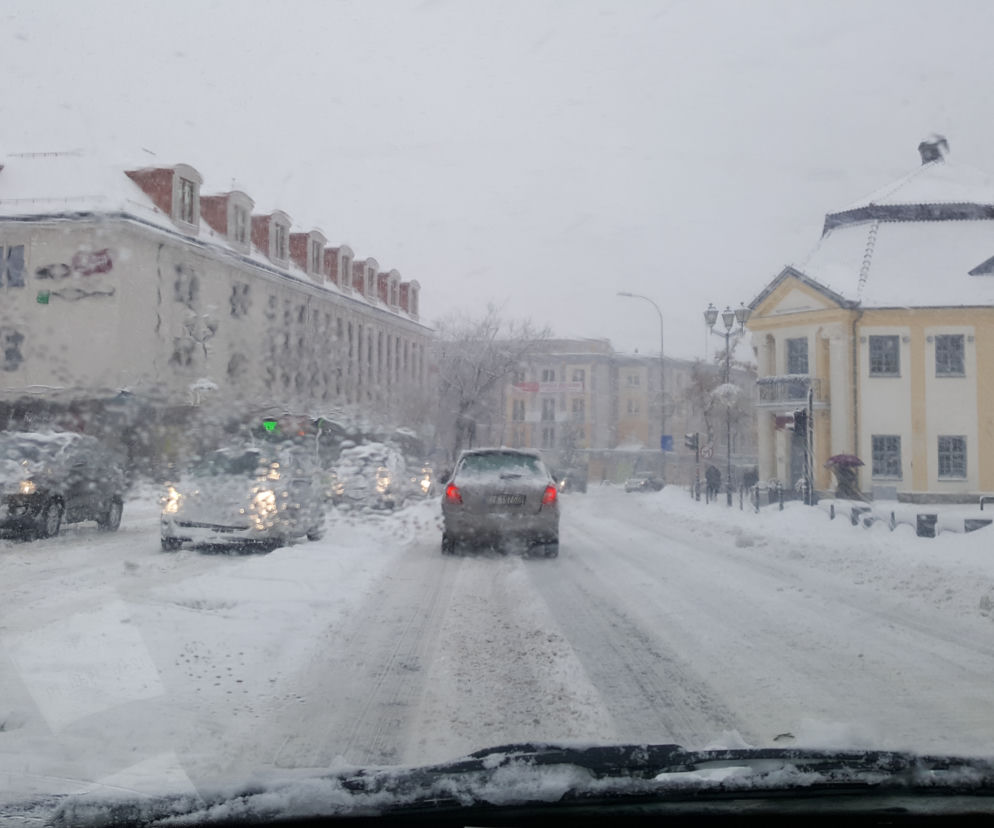 Totalny paraliż miasta. Białystok zasypany śniegiem 15.01.2019