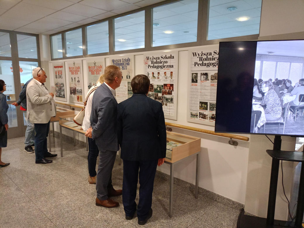 Wystawa w uniwersyteckiej bibliotece w Siedlcach będzie czynna do końca 2024 roku