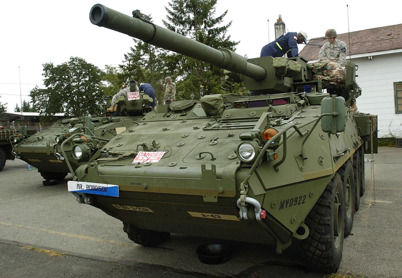 Stryker vs Rosomak