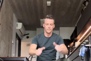 Krzysztof Kwiatkowski (Jakub Karski) na planie M jak miłość trenuje do Tańca z gwiazdami