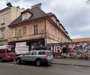 „Mieszkam tu od 83 lat”. Zakon oddaje kamienice pod luksusowy hotel. Najemcy mają się wynieść