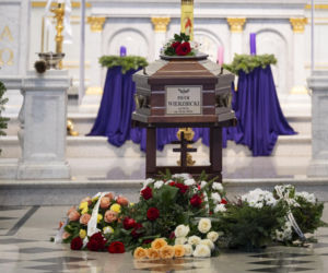 Jarosław Kaczyński na pogrzebie pierwszego naczelnego Gazety Polskiej