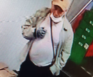 Rozpoznajesz tych mężczyzn? Są poszukiwani przez policję za rozbój!