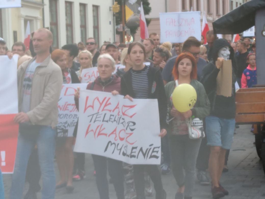 Maseczkom powiedzieli NIE! W Lublinie protestowali ci, dla których koronawirus to wymysł władzy.
