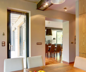 Dom typu kostka z lat 50. został przebudowany