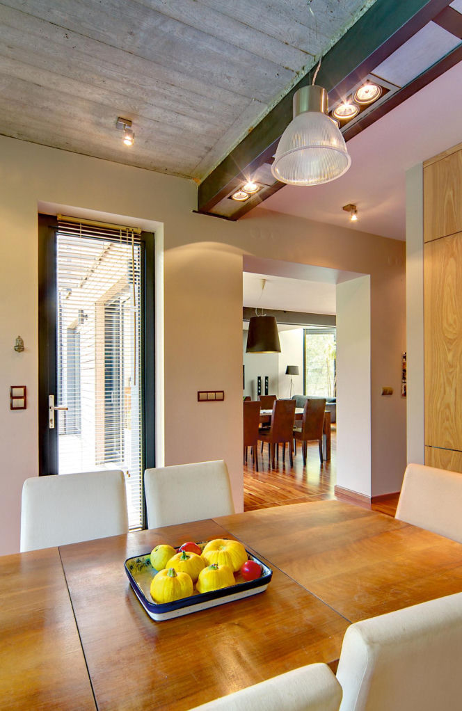 Dom typu kostka z lat 50. został przebudowany