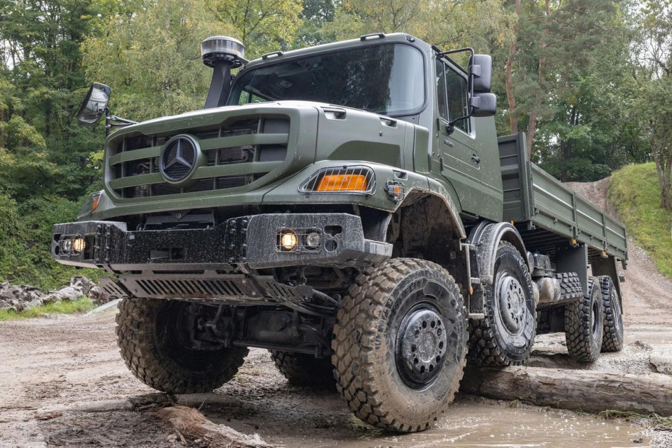 Od luksusowych aut do sprzętu wojskowego? Mercedes-Benz rozważa wejście w przemysł zbrojeniowy
