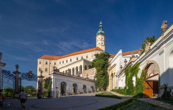 Mikulov - perła Moraw Południowych, którą odwiedził król Polski i Napoleon. Jesień to idealny moment, aby zwiedzić to miasto