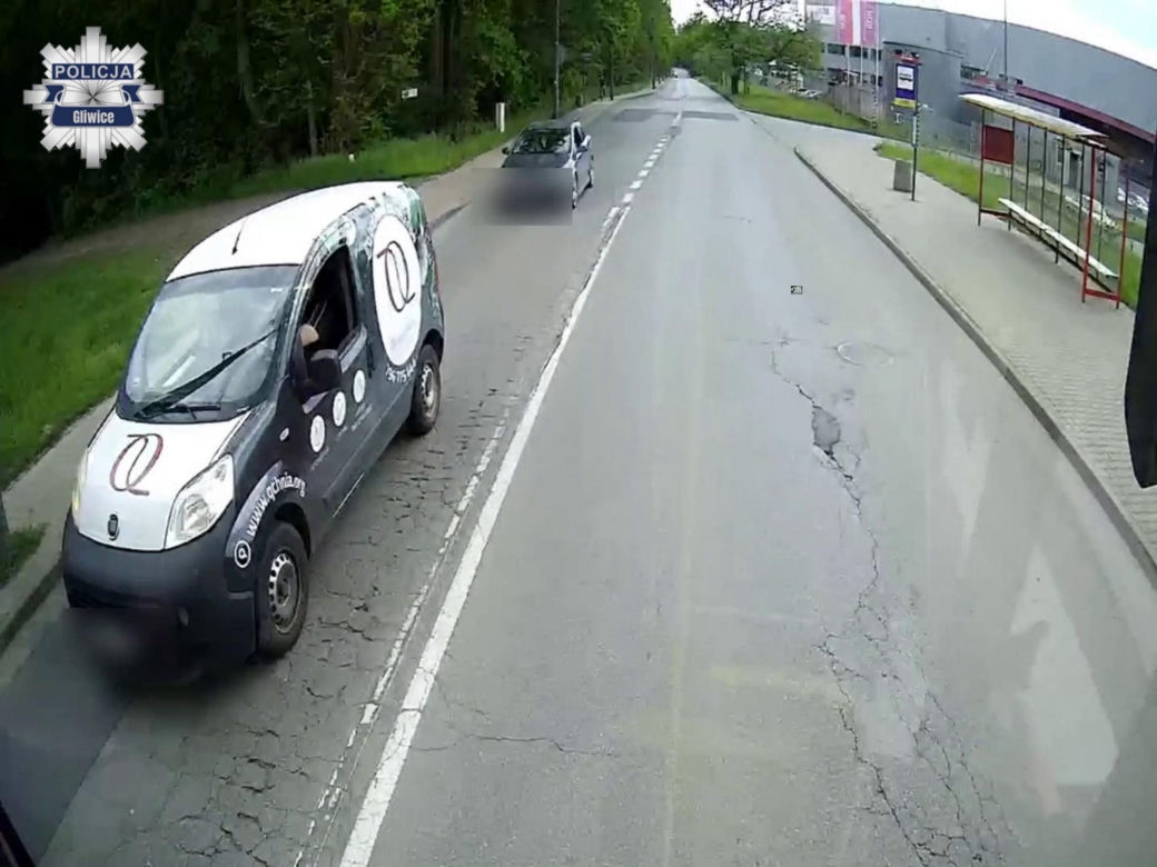 11latek wjechał hulajnoga pod autobus