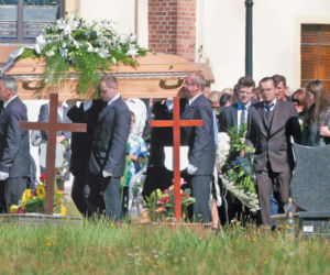 Mama i córka pochowane w jednej trumnie