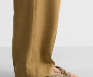 Włoszki latem 2026 będą nosić tylko te sandały. Modele w tym stylu kupicie między innymi w H&M i Zarze