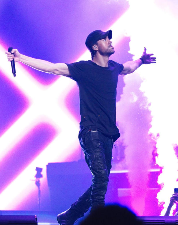 Enrique Iglesias kończy karierę! Zobacz jak się zmieniał!